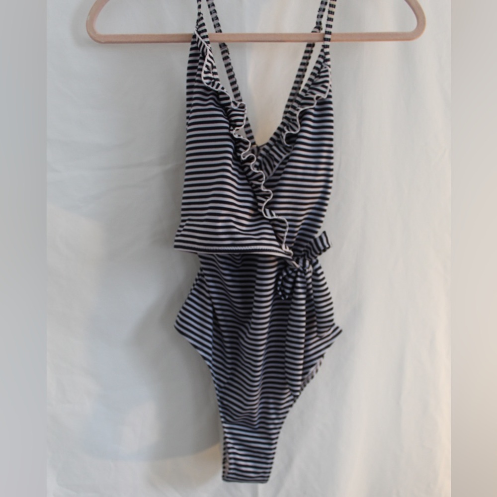 CUPSHE Crossover One Piece Swimsuit - Navy